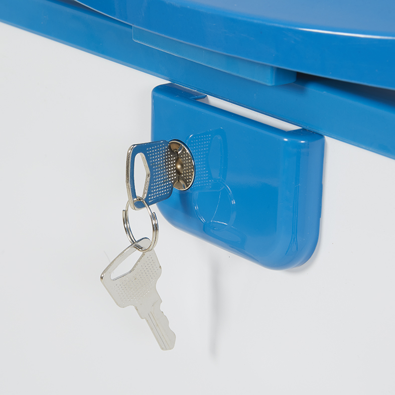 Detalle de la cerradura con llave de seguridad en el congelador comercial Gastro-Cool